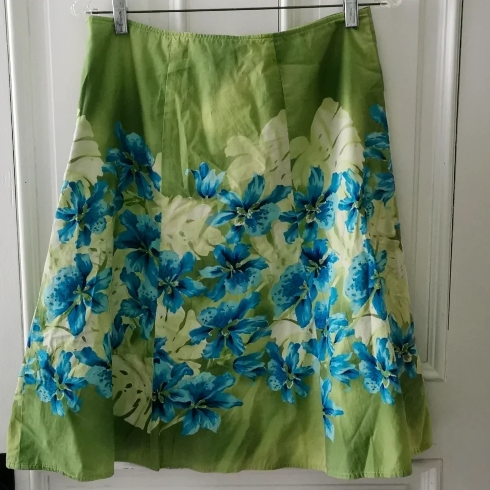 Floral Nygard collection A Line cottagecore skirt. Size 8 petite. EUC - Picture 4 of 5